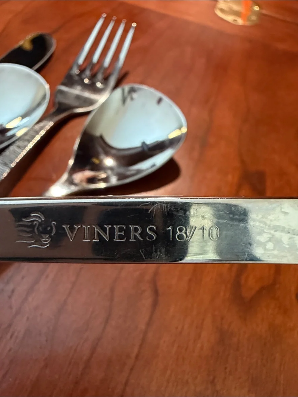 VINERS 18/10 Contemporary Textured Stainless Steel Flatware Set in Silver 71 pc